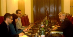 11. март 2013. Председник Одбора за људска и мањинска права и равноправност полова Мехо Омеровић у разговору са представницима Геј стрејт алијансе